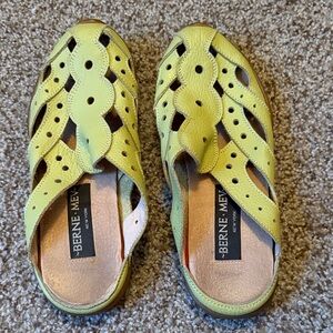 Berne Mev lemon/lime green slip on sandals 37 (US 7)
